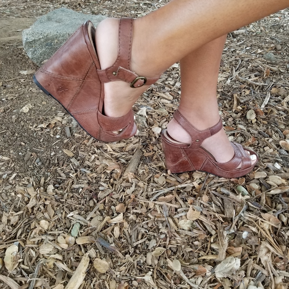 Frye leather ladies sandals 7.5